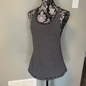 Lululemon size 6 top